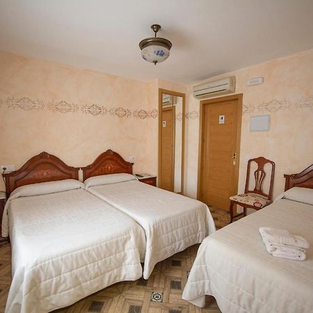 Hostal Paquita Madrid Luaran gambar