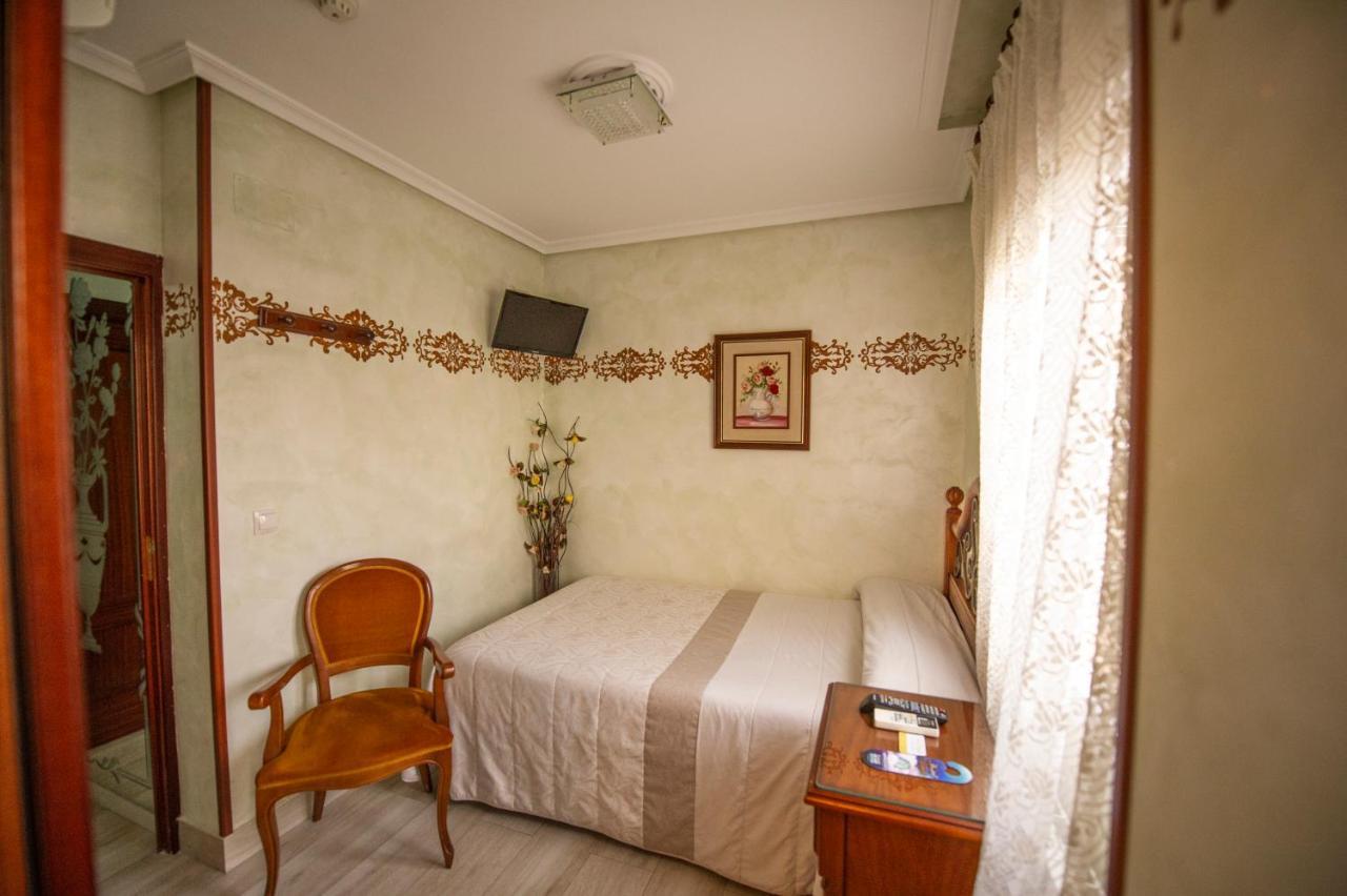 Hostal Paquita Madrid Luaran gambar