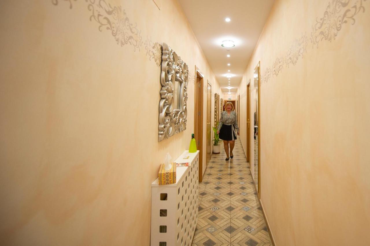 Hostal Paquita Madrid Luaran gambar