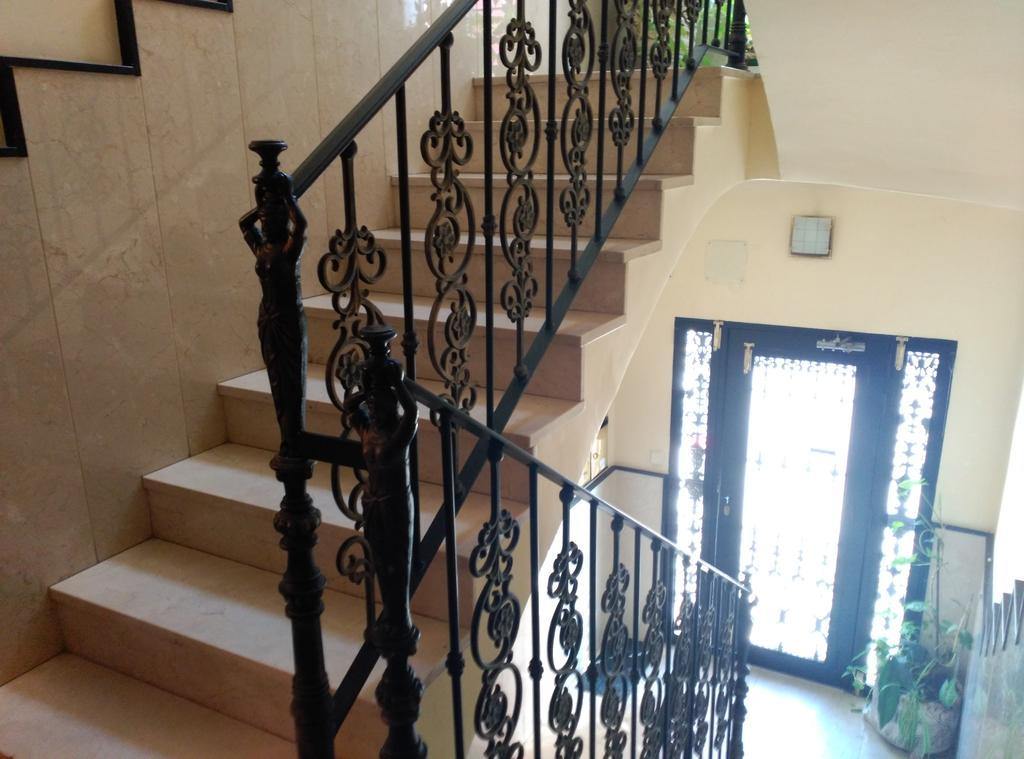 Hostal Paquita Madrid Luaran gambar