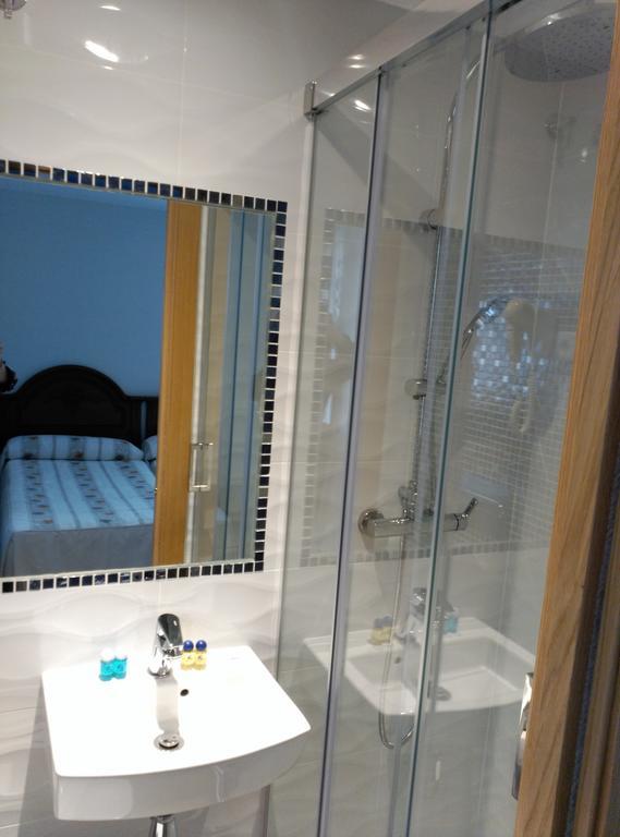 Hostal Paquita Madrid Luaran gambar