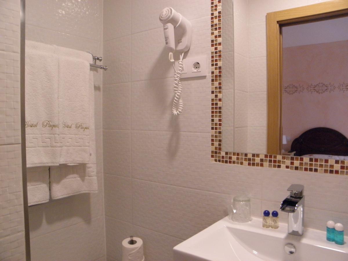 Hostal Paquita Madrid Luaran gambar