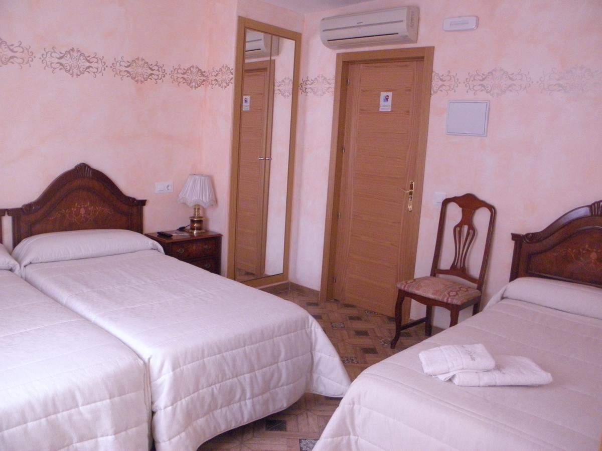 Hostal Paquita Madrid Luaran gambar
