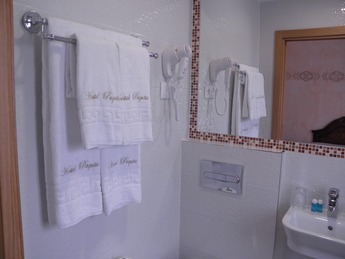 Hostal Paquita Madrid Luaran gambar